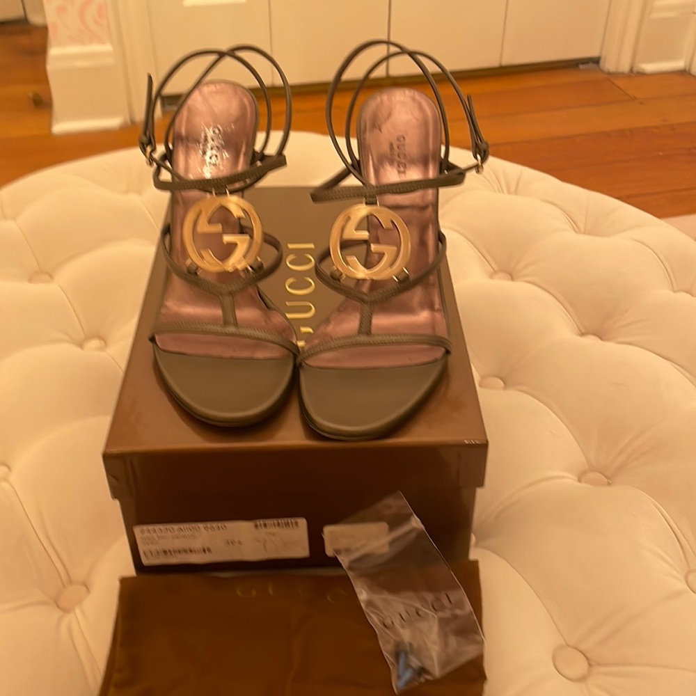 GUCCI MIRO SOFT METALLIC ANKLE STRAP SANDAL